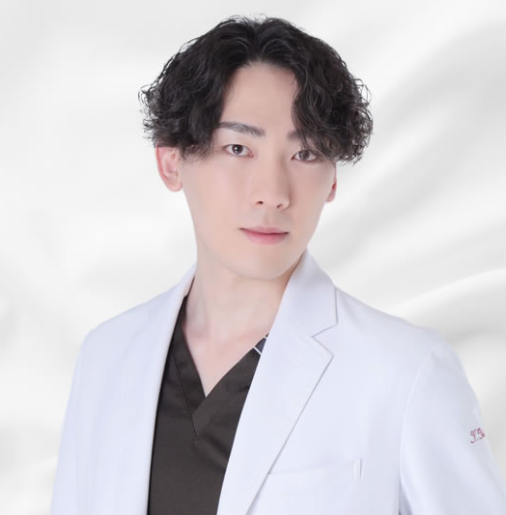 横浜で二重埋没が上手い先生であるe clinic 横浜みなとみらい院の八ヶ代 康将医師