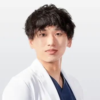 福岡TAクリニックのクマ取り整形を担当する医師