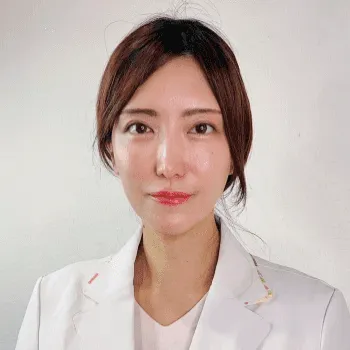 L美容クリニックの糸リフトを担当する医師