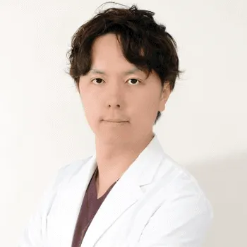 まるやま美容クリニックの鼻整形を担当する院長