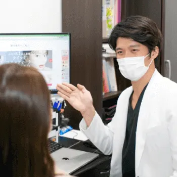 湘南美容クリニック 那覇院の鼻整形を担当する院長のカウンセリング