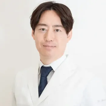 Theoryクリニックのクマ取り整形を担当する医師