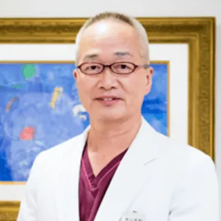 ひがしやまクリニックの鼻整形を担当する医師