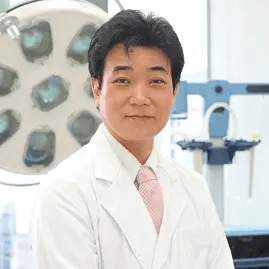 神成美容外科の鼻整形を担当する上田直光院長
