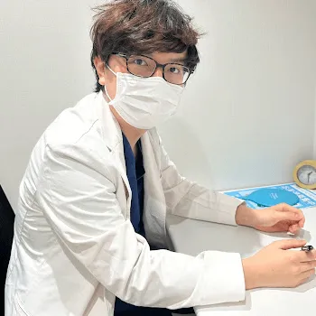 まるやま美容クリニックのクマ取り整形を担当する医師