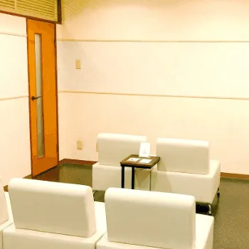 共立美容外科 岡山院の二重整形を受ける前の待合室