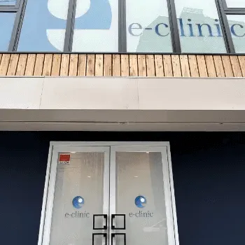 eクリニック 大阪院の脂肪吸引を受ける医院の外観