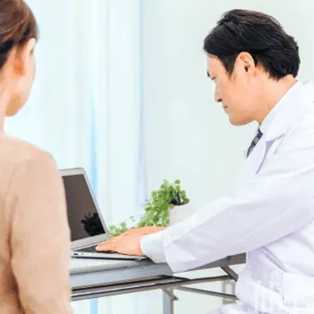 仙台中央クリニックの脂肪吸引を担当する医師のカウンセリングの様子