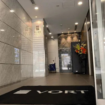 eクリニック 東京院の脂肪吸引を受ける医院のエントランス