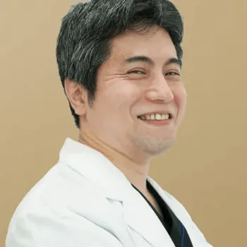 共立美容外科神戸三宮院の鼻整形を担当する医師