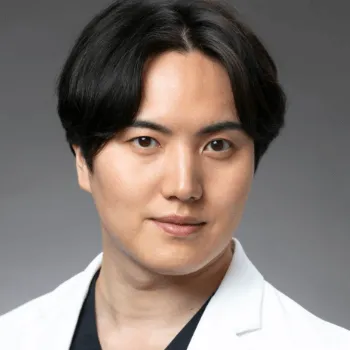 X CLINIC 名古屋院の糸リフトを担当する医師