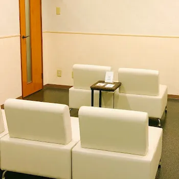 共立美容外科 岡山院の糸リフトを受ける前の待合室
