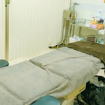 共立美容外科 岡山院の糸リフトを受ける施術室