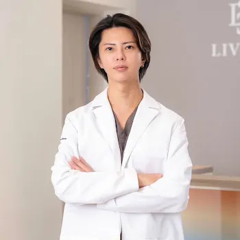 LIVELY CLINIC 船橋院のインモードを受ける前の診察を担当する医師