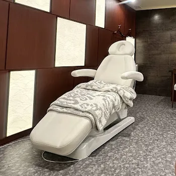 LUNA BEAUTY CLINIC 池袋駅前院のインモードを受ける施術室