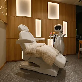 LUNA BEAUTY CLINIC 新宿西口院のインモードを受ける施術室