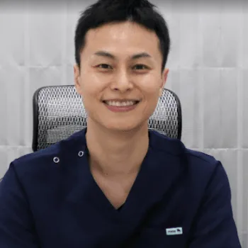 プラストクリニックの二重整形を担当する医師