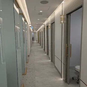 T CLINIC 中央区1院の二重整形を受ける医院の院内の様子