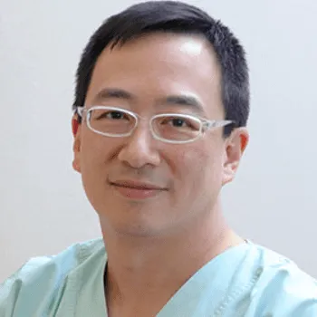 慶友形成クリニックの二重整形を担当する医師