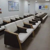 金町慶友整形外科・内科・こどもクリニック 形成外科・エイジングケア外来のクマ取り整形を受ける前の待合室