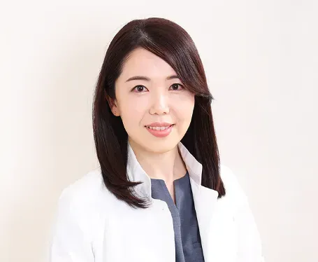 京都で二重埋没が上手い先生である京都六角あおやま 形成外科皮ふ科の青山 浩子医師の画像