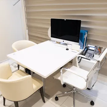 THE CLINIC 東京院のクマ取り整形を受ける前の診察室