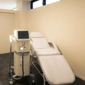 CLINIC R 西堀の医療脱毛を受ける施術室