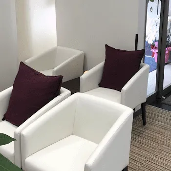 Kinshicho beauty clinic Kinshicho～ARTMAKE～のクマ取り整形を受ける前の待合室