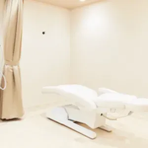 La Clinique 全国3院のモフィウス8を受ける施術室