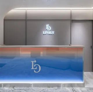 LIVELY CLINIC 浜松町院のサブシジョンを受ける前の受付