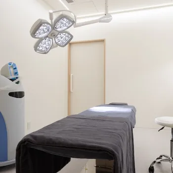 SELECT CLINIC 全国4院のサブシジョンを受ける施術室