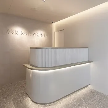 ARK SKIN CLINICのトライフィルプロを受ける前の受付