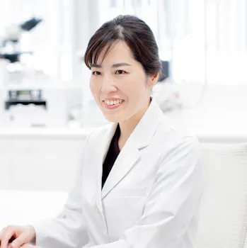 鼻岡けいこ皮フ科クリニックのトライフィルプロを担当する医師