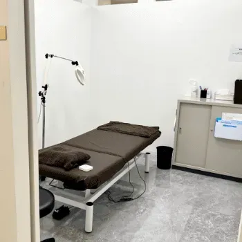 TCB東京中央美容外科 新潟院の都度払いの医療脱毛を受ける施術室