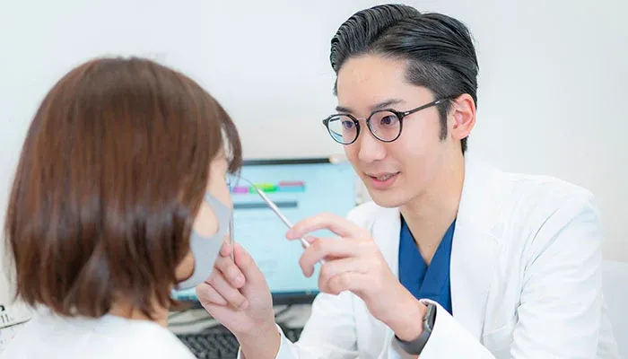 TCBの医師による二重整形のカウンセリング