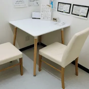 KANNO'A.clinic 那覇院の都度払いの医療脱毛を受ける前のカウンセリングルーム