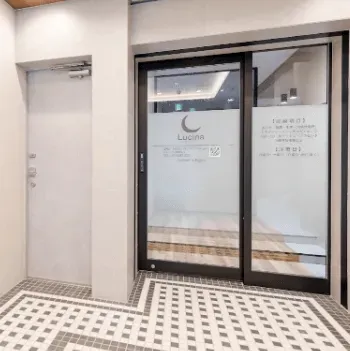 ルキナ新宿四谷クリニックのボルニューマを受ける医院の入り口