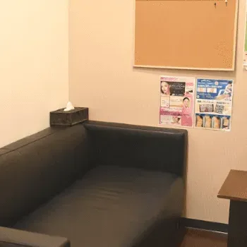 湘南美容クリニック 大阪心斎橋院のリジュラン注射を受ける前のカウンセリングルーム