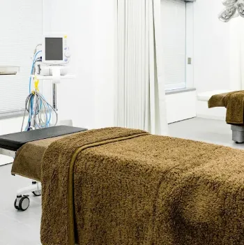 東京美容外科 東京4院の医療ハイフを受ける施術室