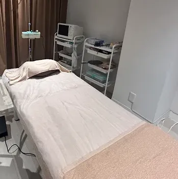 LIGHT CLINIC 新宿院のトライフィルプロを受ける施術室