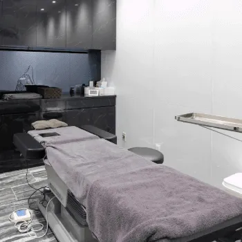 B-LINE CLINICのポテンツァを受ける施術室