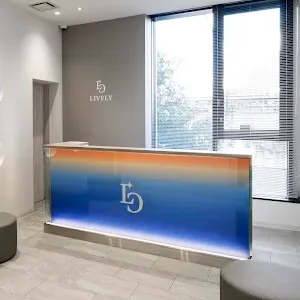 LIVELY CLINIC 全国3院のオンダリフトを受ける前の受付