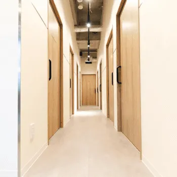 銀座ブライトスキンクリニック 全国2院のメンズ医療脱毛を受けるクリニックの院内の様子