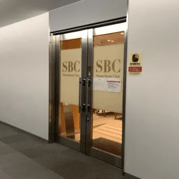 湘南美容クリニック 全国251院のメンズ医療脱毛を受けるクリニックの入り口