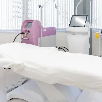 鼻岡けいこ皮フ科クリニックのポテンツァを受ける施術室