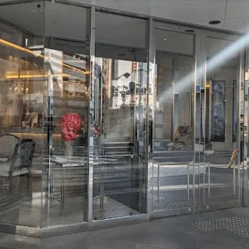 鼻岡けいこ皮フ科クリニックのポテンツァを受ける医院の入り口