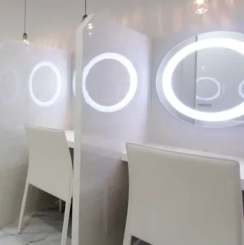 B-LINE CLINIC 池袋院のルメッカを受けた後のパウダールーム