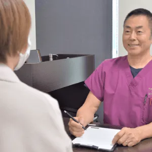 金沢中央クリニックのイオン導入を受ける前のカウンセリングの様子