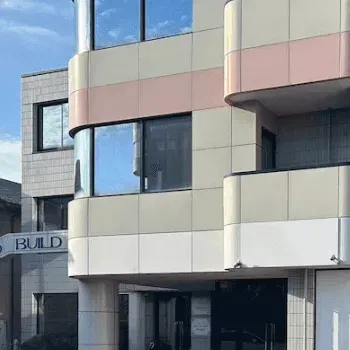 L美容クリニックのエラボトックスを受ける医院の外観