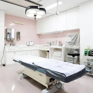 ひがしやまクリニックのイオン導入を受ける施術室